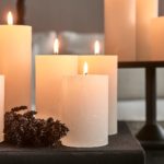 Pillar Candle Rustic white 7x13cm, Stumpenkerze – Bild 3