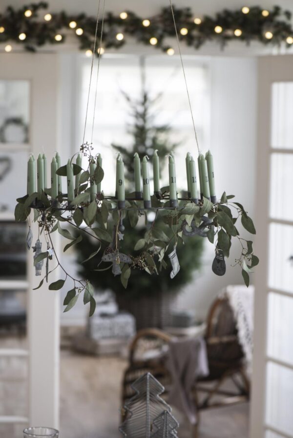 Dünne Kerzen Advent  1-24 staubig grün mit schwarzen Zahlen 1.3cm – Bild 2