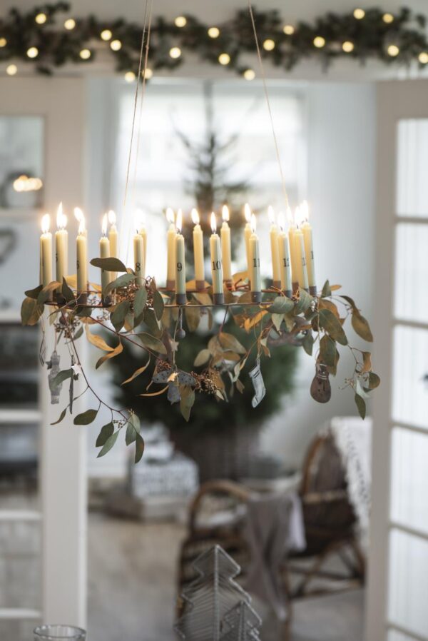 Dünne Kerzen Advent  1-24 staubig grün mit schwarzen Zahlen 1.3cm – Bild 3