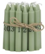Dünne Kerzen Advent 1-24 staubig grün mit schwarzen Zahlen 1.3cm – Bild 4