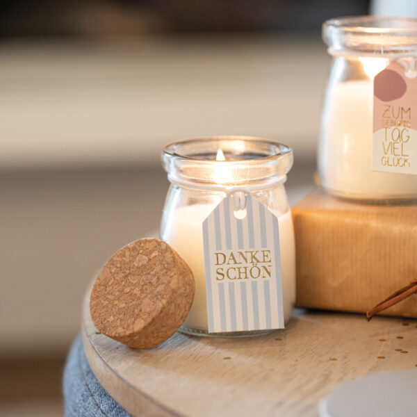 Fa--YDs2EeWzd2cvKiAXeg-0s8ESBVsEe2UaQpWlpBMOA__49984 Duftkerze Feuer & Flamme "Danke, dass Du so bist" Vanille – Bild 2