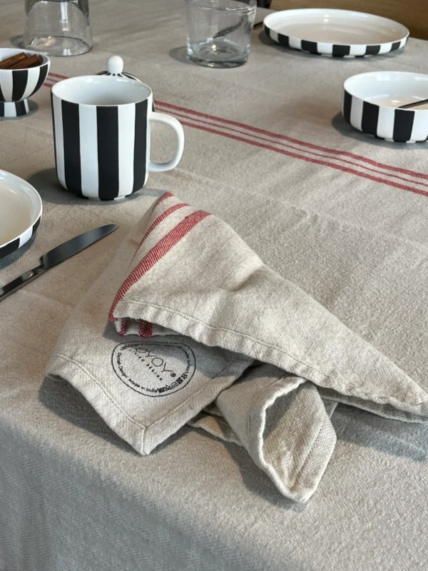 OYOY-L301268-linu-tablecloth-L301263-napkin-L301192-toppu-mug-L301175-toppu-Bonbonniere_02 Toppu Mug white / black 350ml 9cm, Kaffeebecher â Bild 3
